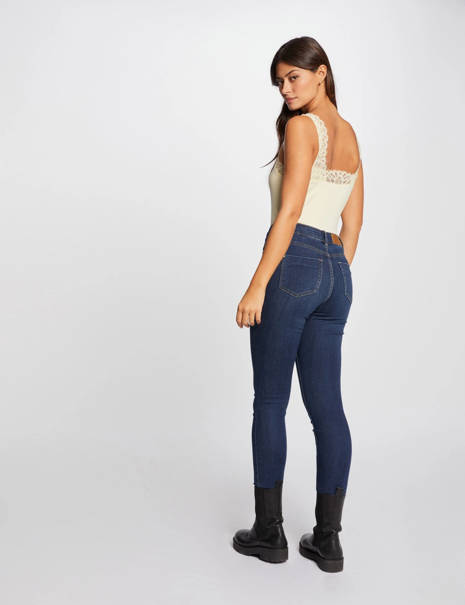 Débardeur Bretelles Larges Avec Dentelle Jaune Paille Femme 2 Débardeur Bretelles Larges Avec Dentelle Jaune Paille Femme – Image 2