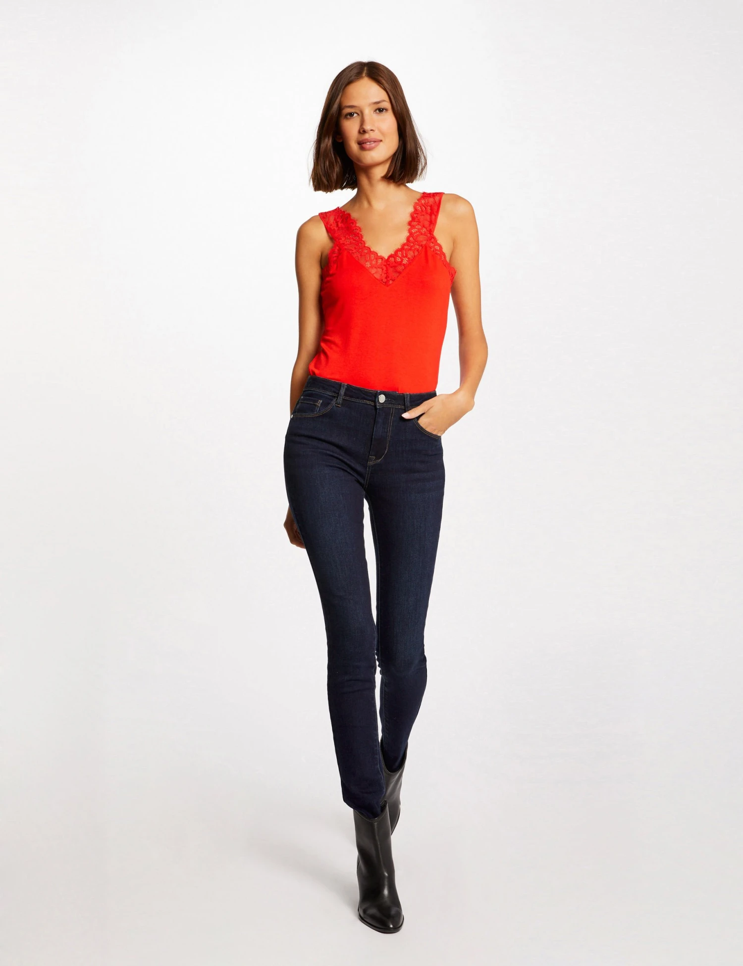 Débardeur Bretelles Larges Avec Dentelle Rouge Moyen Femme 3 Débardeur Bretelles Larges Avec Dentelle Rouge Moyen Femme – Image 3