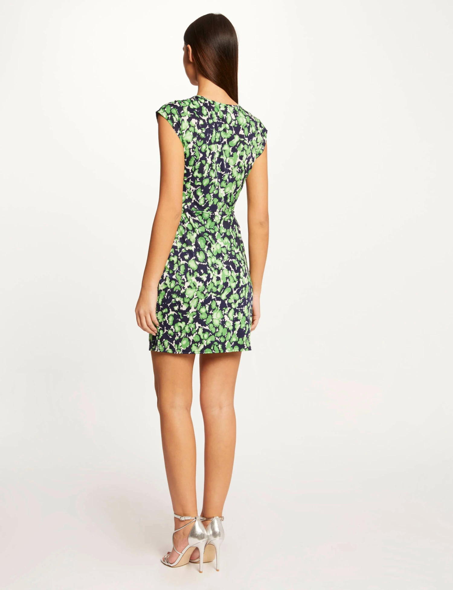 Robe Ajustée Drapée Imprimé Abstrait Vert Femme 2 Robe Ajustée Drapée Imprimé Abstrait Vert Femme – Image 2