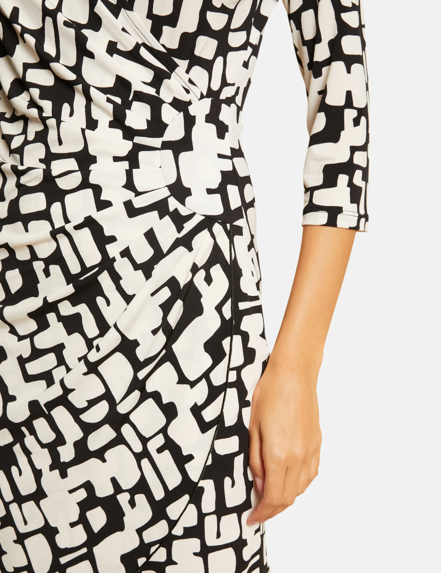 Robe Ajustée Drapée Imprimée Ecru Femme 6 Robe Ajustée Drapée Imprimée Ecru Femme – Image 6