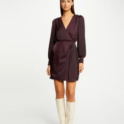 Robe Cintrée Drapée Satin Prune Femme