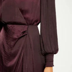 Robe Cintrée Drapée Satin Prune Femme -Morgandetoi Boutique robe cintree drapee satin prune femme vue4 32536300949160505