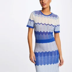 Robe Pull Longue Droite Imprimé Chevron Bleu Moyen Femme 7 Robe Pull Longue Droite Imprimé Chevron Bleu Moyen Femme -Morgandetoi Boutique robe pull longue droite imprime chevron bleu moyen femme vue5 32536300931240316