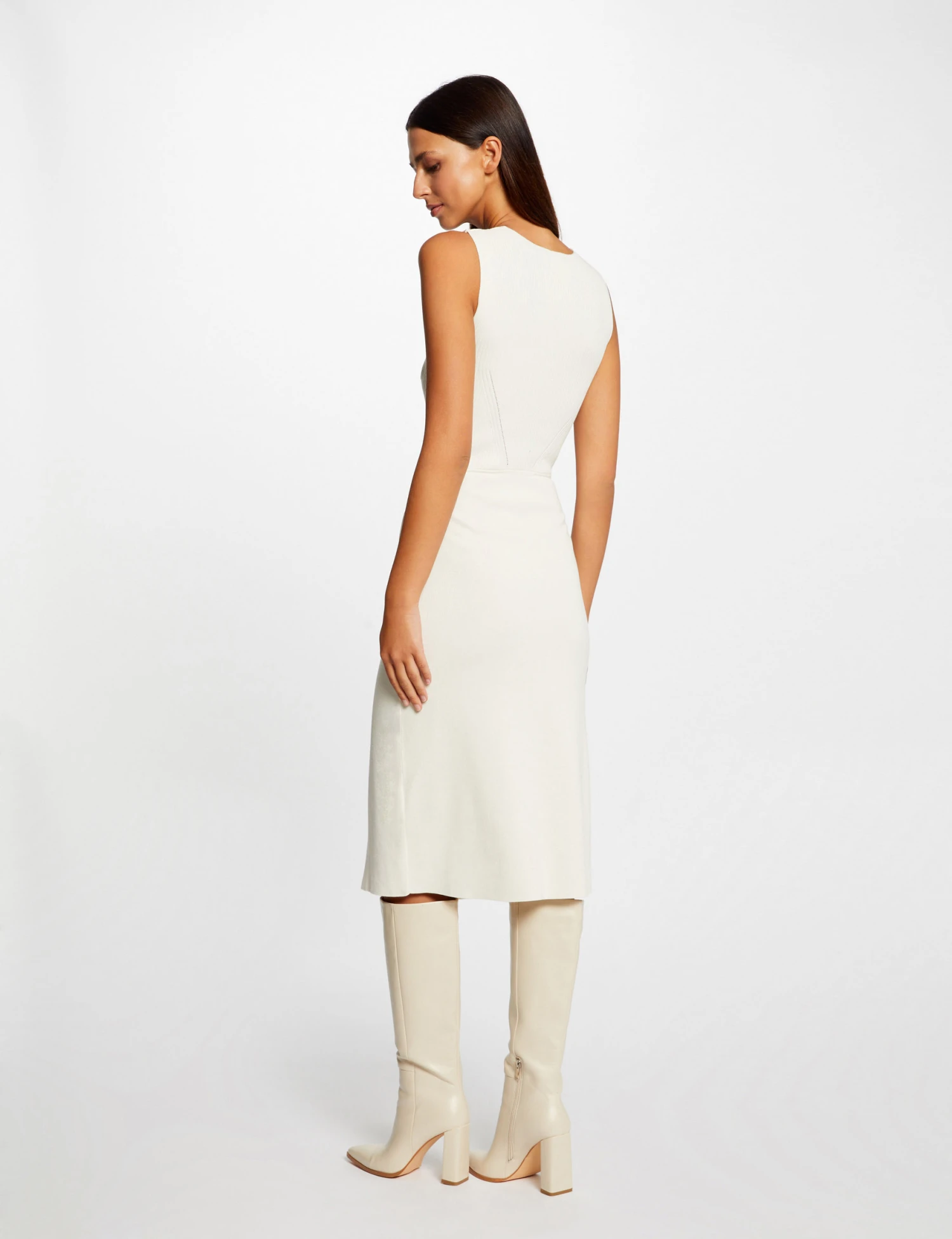 Robe Pull Midi Ajustée Col En V Ivoire Femme 2 Robe Pull Midi Ajustée Col En V Ivoire Femme – Image 2