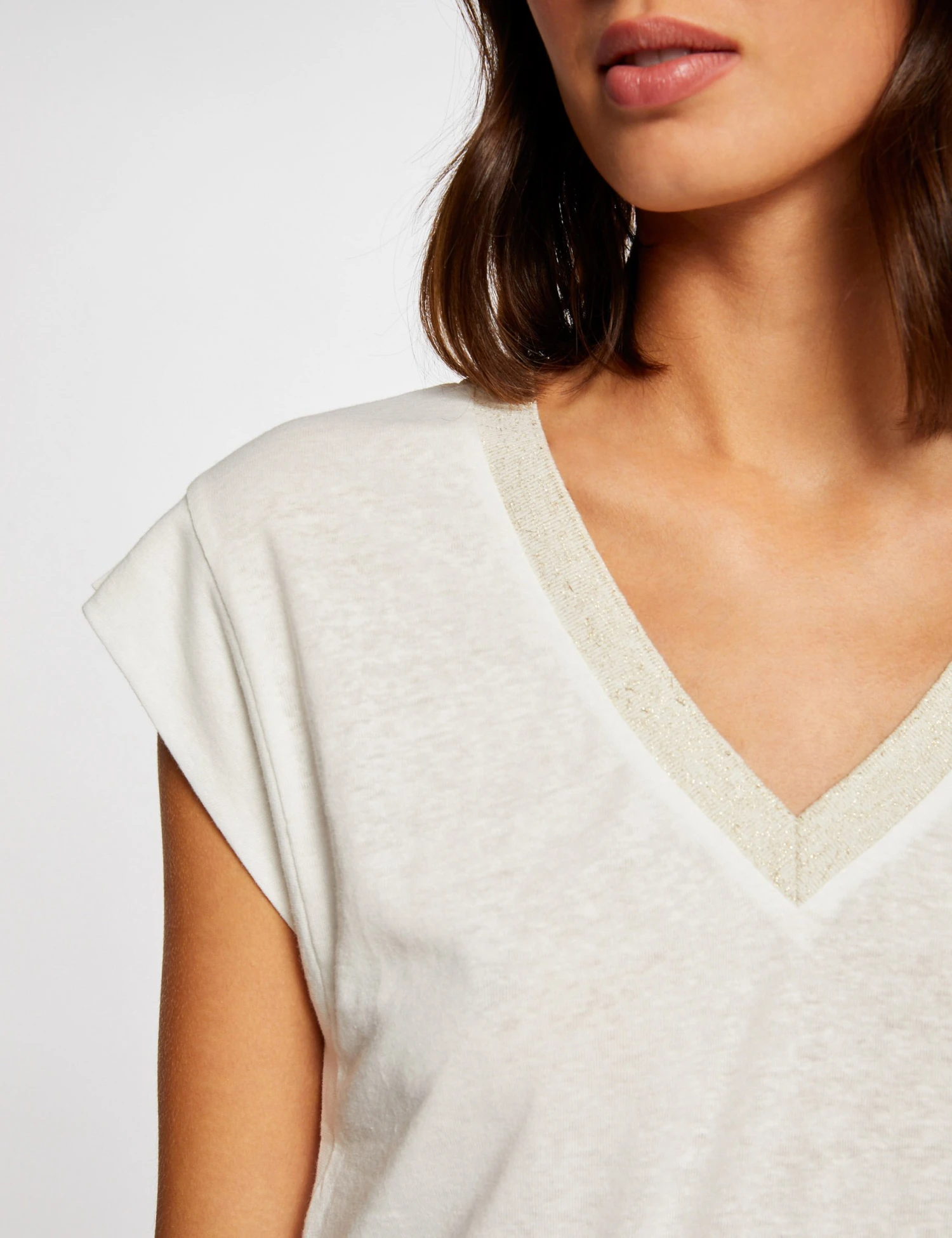 T-shirt Manches Courtes à Col En V Ecru Femme 5 T-shirt Manches Courtes à Col En V Ecru Femme – Image 5