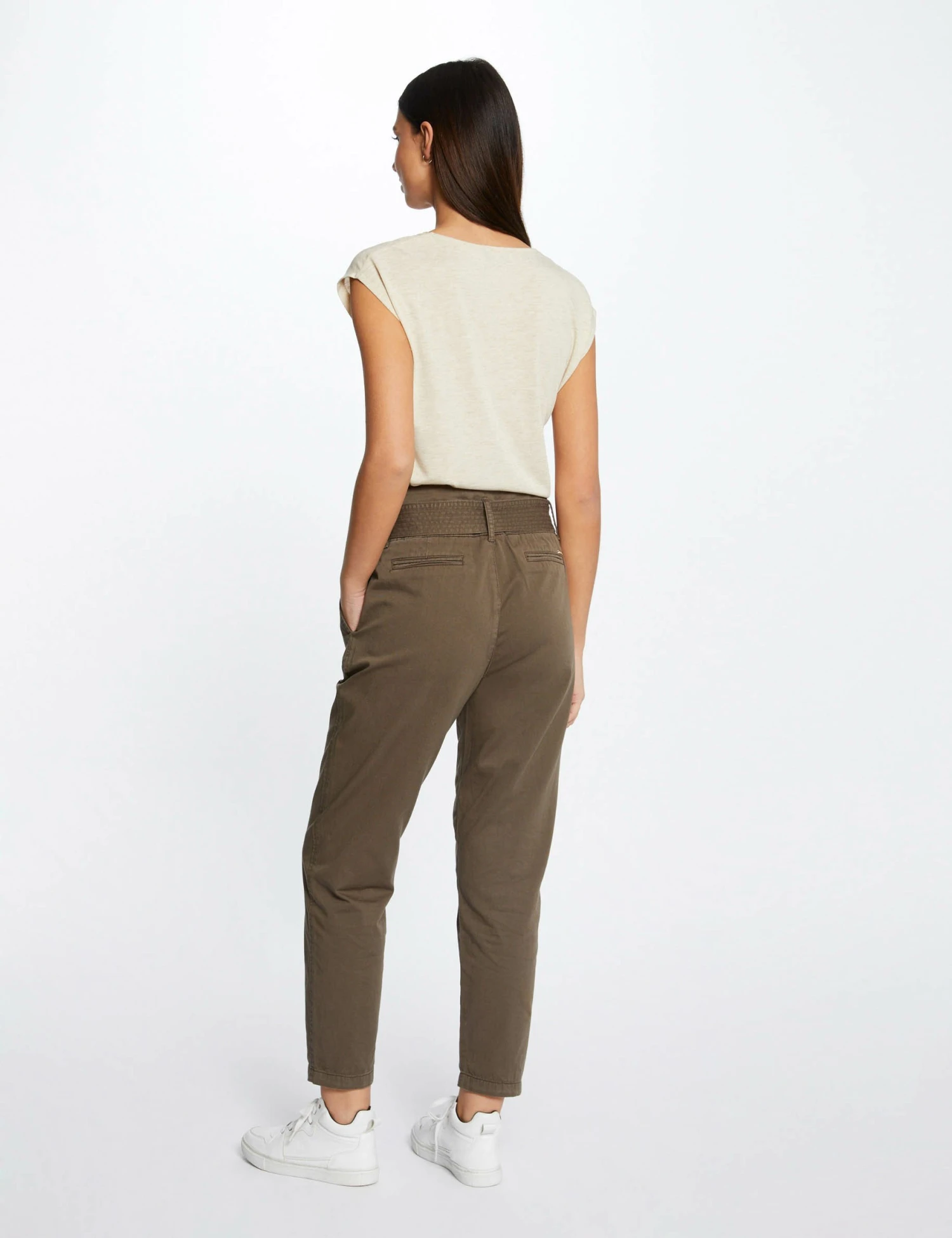 T-shirt Manches Courtes à Col En V Sable Femme 2 T-shirt Manches Courtes à Col En V Sable Femme – Image 2