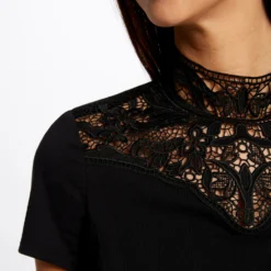 T-shirt Manches Courtes à Dentelle Noir Femme -Morgandetoi Boutique t shirt manches courtes a dentelle noir femme vue4 32536300941980100