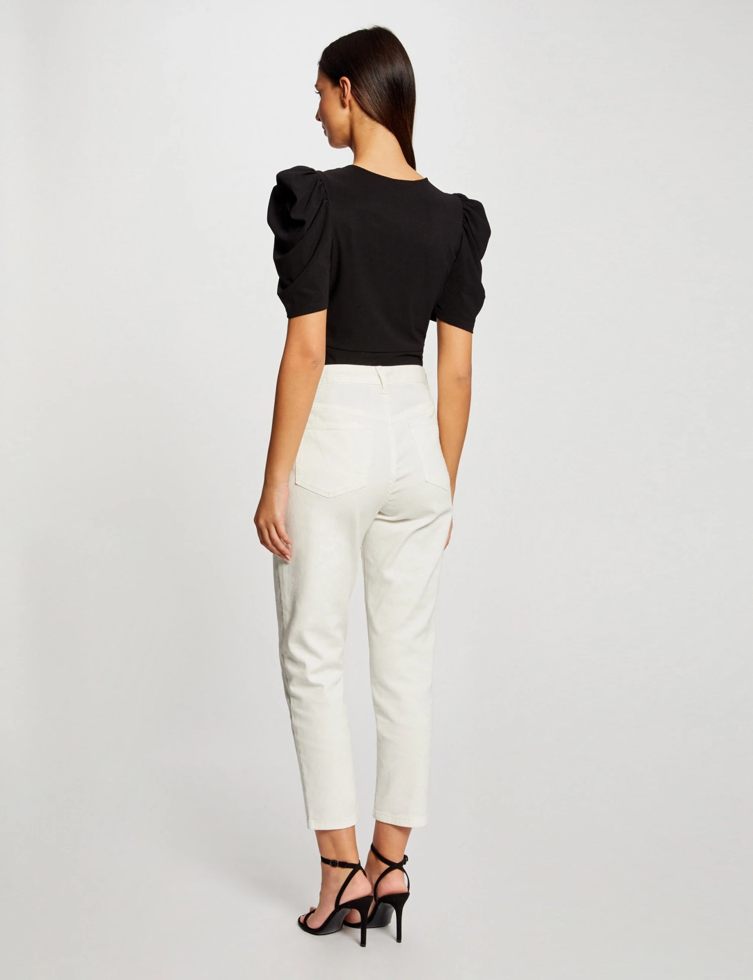 T-shirt Manches Courtes à Détail Bijou Noir Femme 2 T-shirt Manches Courtes à Détail Bijou Noir Femme – Image 2