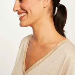 T-shirt Manches Courtes à Détails Bijoux Beige Femme -Morgandetoi Boutique t shirt manches courtes a details bijoux beige femme vue4 32536300906930202