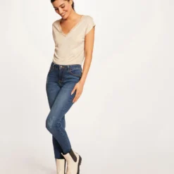 T-shirt Manches Courtes à Détails Bijoux Beige Femme -Morgandetoi Boutique t shirt manches courtes a details bijoux beige femme vue5 32536300906930202