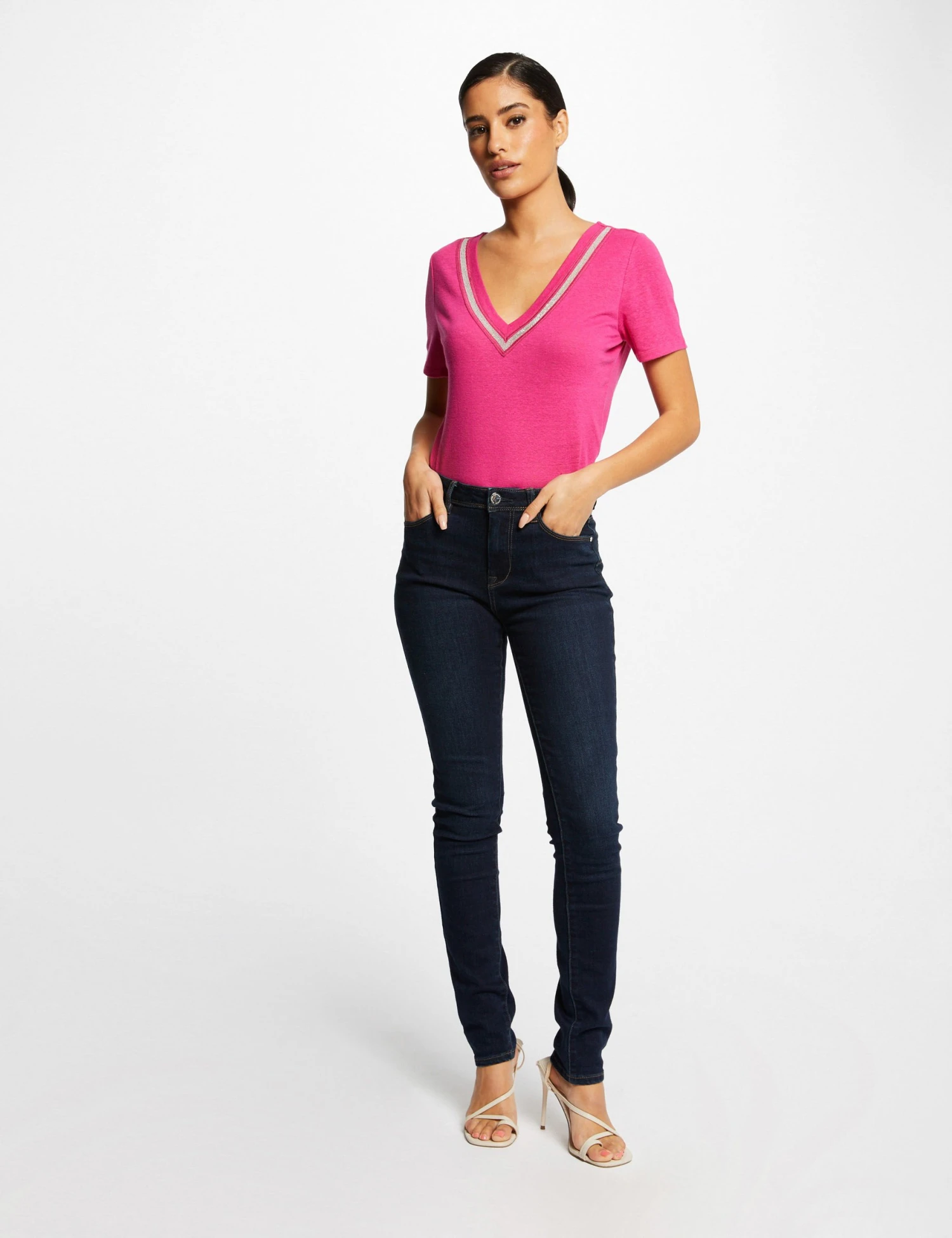 T-shirt Manches Courtes à Détails Bijoux Rose Fonce Femme 3 T-shirt Manches Courtes à Détails Bijoux Rose Fonce Femme – Image 3