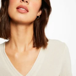 T-shirt Manches Courtes Avec Col En V Ivoire Femme -Morgandetoi Boutique t shirt manches courtes avec col en v ivoire femme vue4 32536300868200203