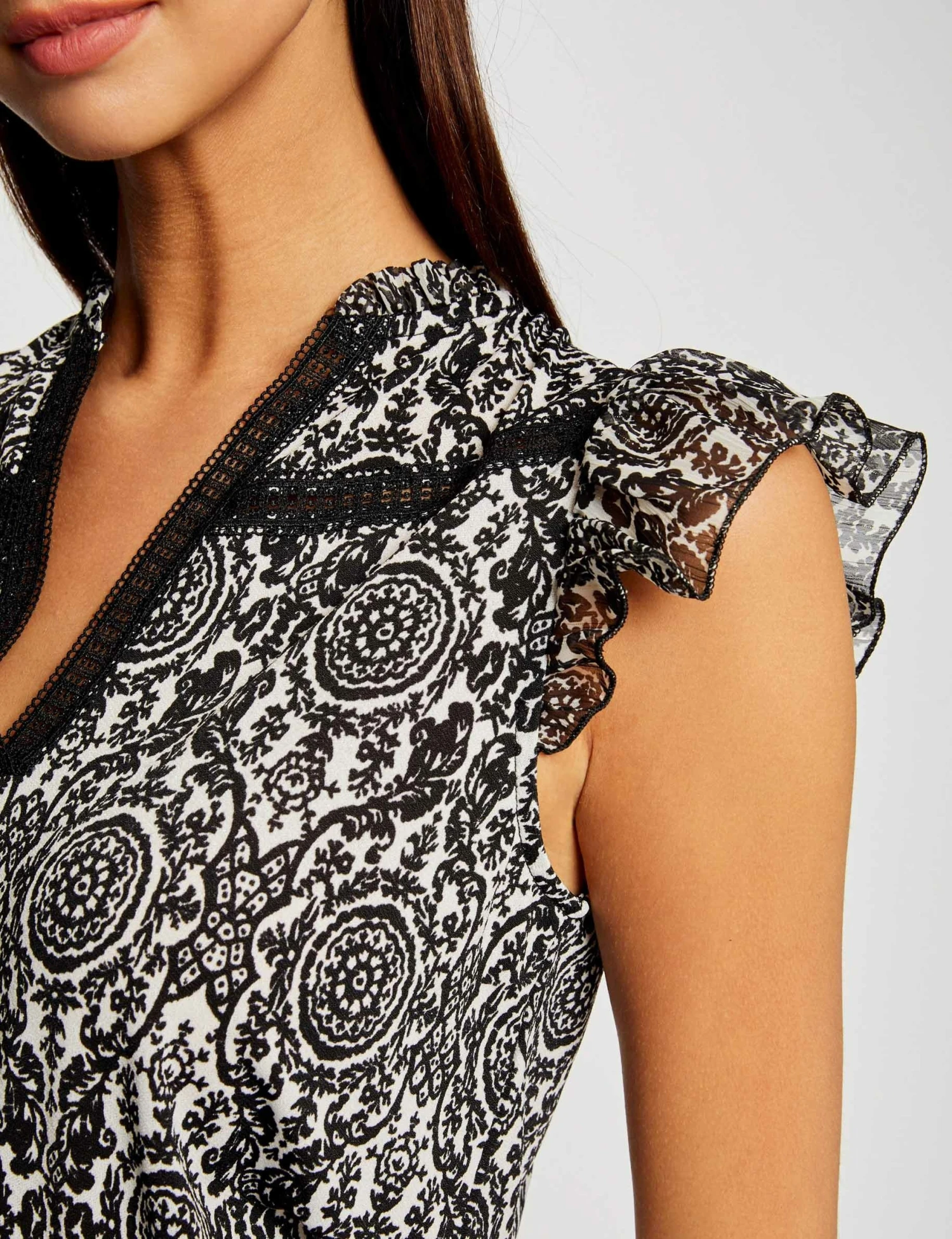 T-shirt Manches Courtes Imprimé Foulard Multico Femme 5 T-shirt Manches Courtes Imprimé Foulard Multico Femme – Image 5